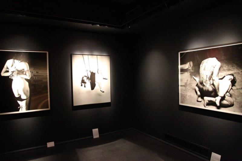 展览 | 女权主义者可以接受荒木经惟吗?,荒木经惟,女权主义者,女性,墙上,摄影师,日本,色情,仇女主义,Museum,Sex