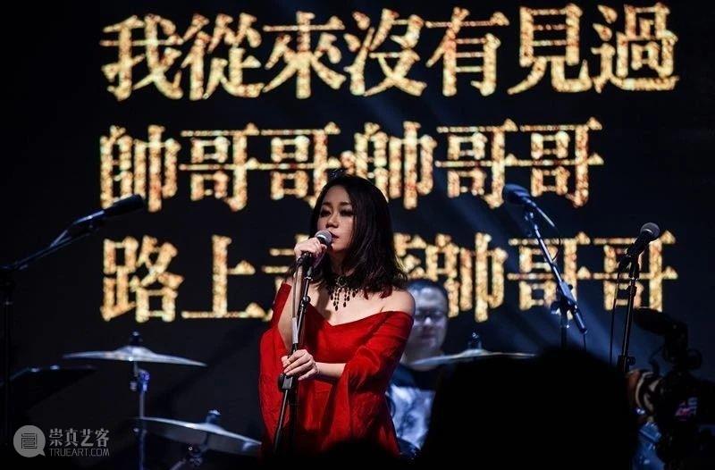 专辑 ▎那个唱「嫁衣」的女孩儿没死,她还去联合国做了演讲,联合国,专辑,嫁衣,女孩儿,音乐,吴虹飞,阿飞,侗族,乐队,侗族大歌