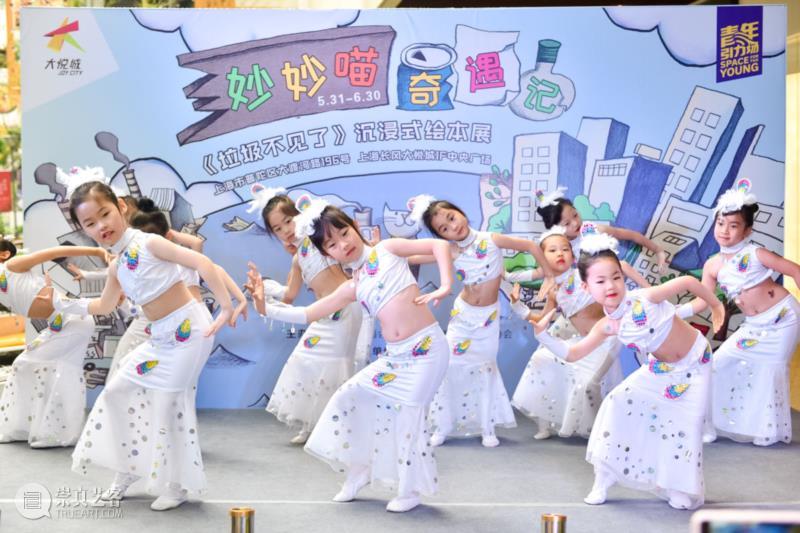 幼儿园表演2.jpg 幼儿园表演2.jpg