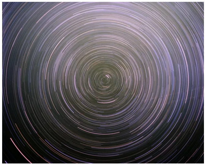 特雷弗·帕格伦，《索诺拉山口上的九个侦察卫星》，2008。图片：courtesy of Altman Siegel Gallery and Metro Pictures.png