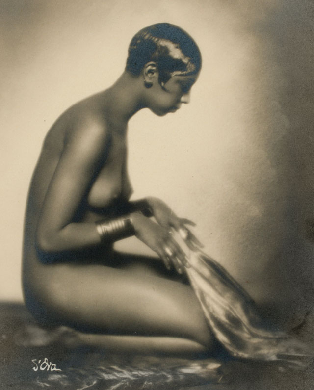 Dora Kallmus. Josephine Baker, 1928. Gelatin silver print, 19.4 × 16 cm..jpg