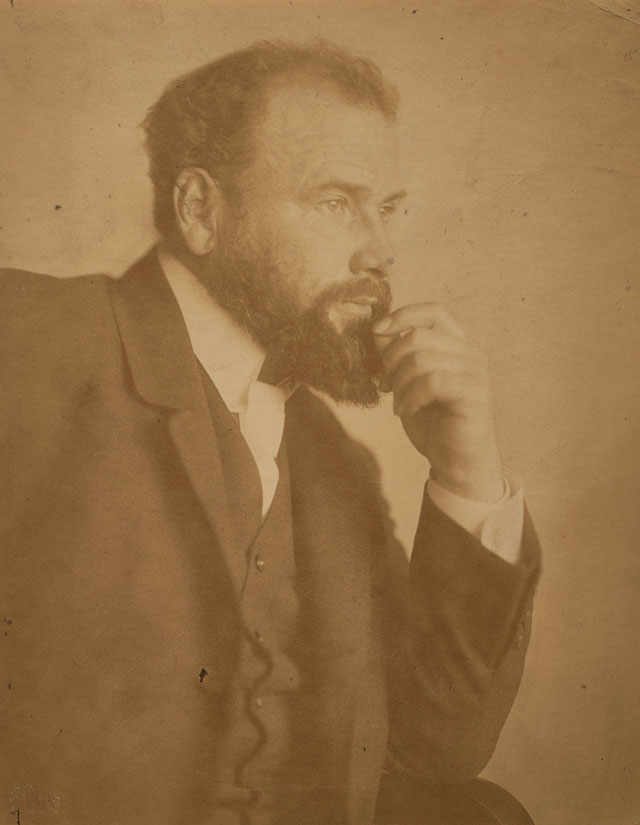 Dora Kallmus. Gustav Klimt, 1907. Gelatin silver print, 19.7 × 16.2 cm..jpg