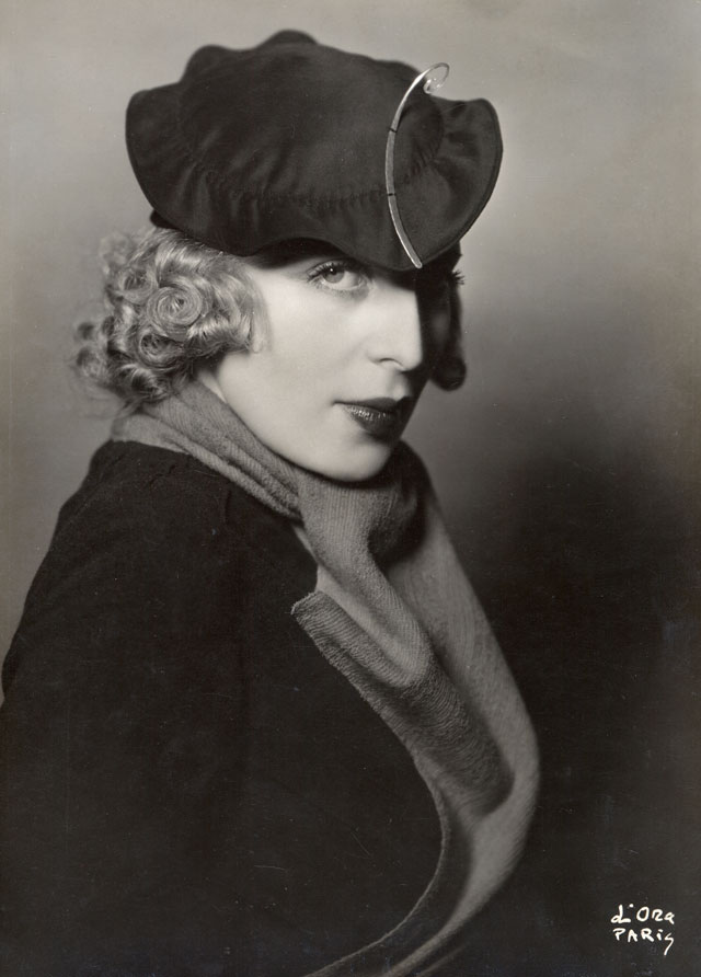 Dora Kallmus. Tamara de Lempicka with a hat of Rose Descat. Gelatin silver print, 21.5 × 15.5 cm..jpg