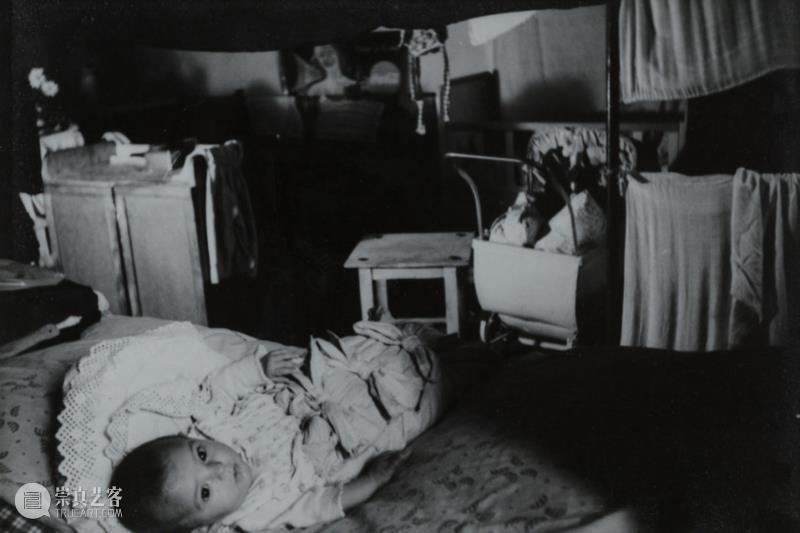 Madame d‘Ora – Child Lying on a Bed, 1945, from the Refugees series, gelatin silver print, 18,4 x 26,7 cm.jpg