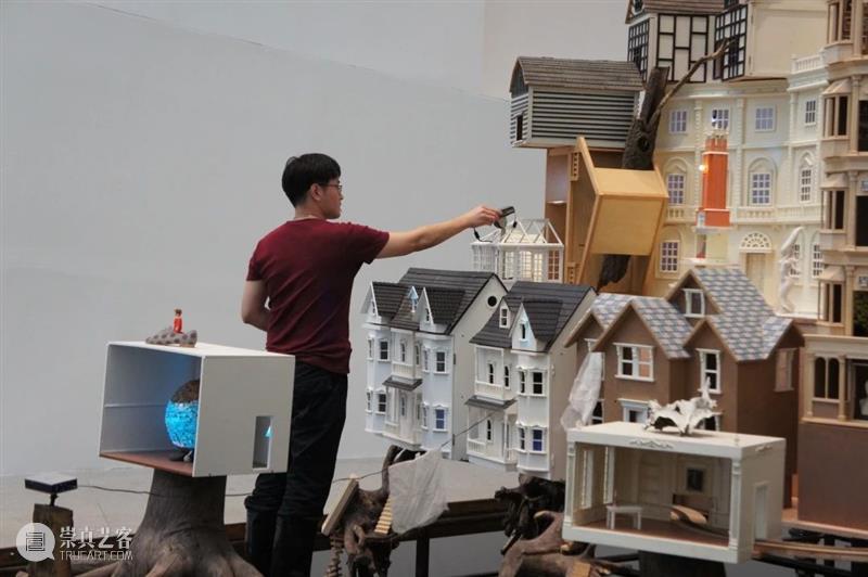 徐跋骋《永生之城》：建一座记录时代的微缩城市