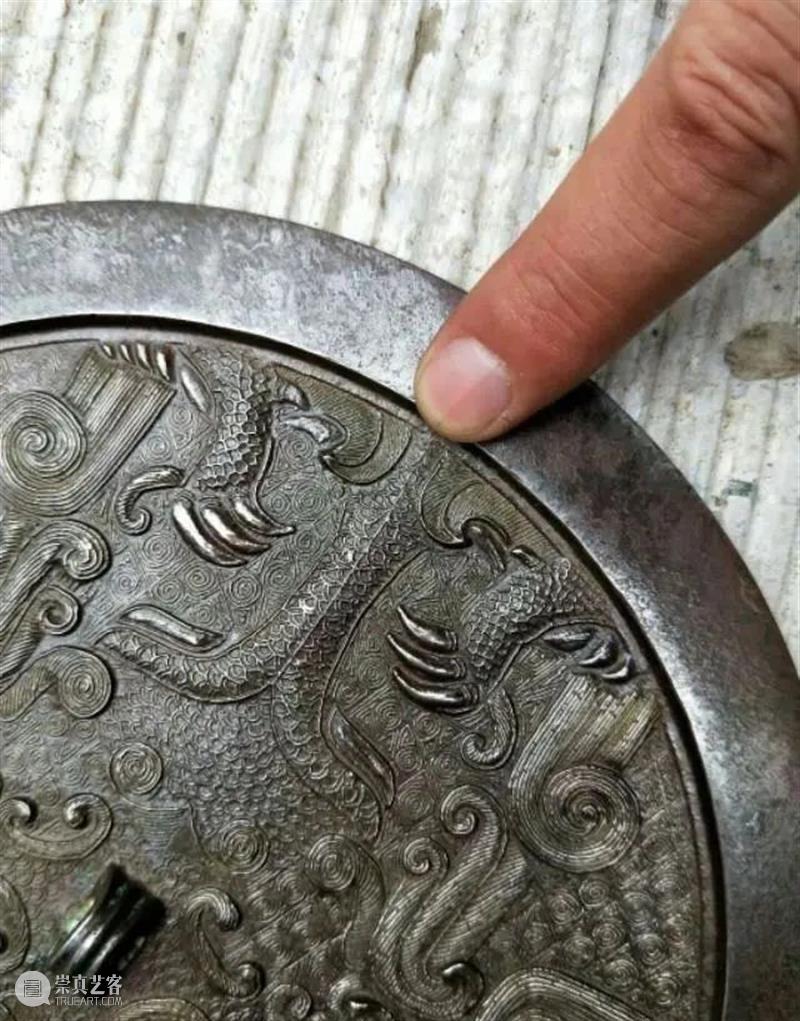 纹饰之美 介绍一枚 唐代青铜镜 纹饰 青铜镜 铜镜 唐朝 早期 云龙纹 浅浮雕 三爪龙 学术界 观点 崇真艺客