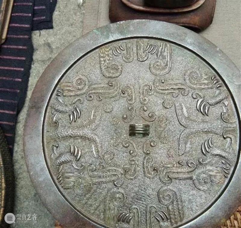 纹饰之美 介绍一枚 唐代青铜镜 纹饰 青铜镜 铜镜 唐朝 早期 云龙纹 浅浮雕 三爪龙 学术界 观点 崇真艺客