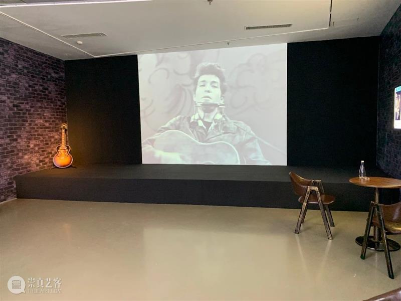 鲍勃·迪伦：我活着像个诗人，死后也还是个诗人 鲍勃·迪伦 诗人 死后 艺术 大展 揭幕 今日美术馆 帷幕 迪伦 视觉 崇真艺客