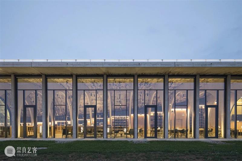 Lahofer酒庄，走上屋顶狂欢 / CHYBIK + KRISTOF Lahofer 酒庄 屋顶 项目 捷克东部 摩拉维亚 地区 文化 现代 关系 崇真艺客