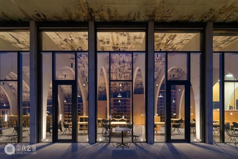 Lahofer酒庄，走上屋顶狂欢 / CHYBIK + KRISTOF Lahofer 酒庄 屋顶 项目 捷克东部 摩拉维亚 地区 文化 现代 关系 崇真艺客