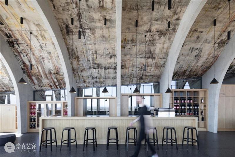 Lahofer酒庄，走上屋顶狂欢 / CHYBIK + KRISTOF Lahofer 酒庄 屋顶 项目 捷克东部 摩拉维亚 地区 文化 现代 关系 崇真艺客