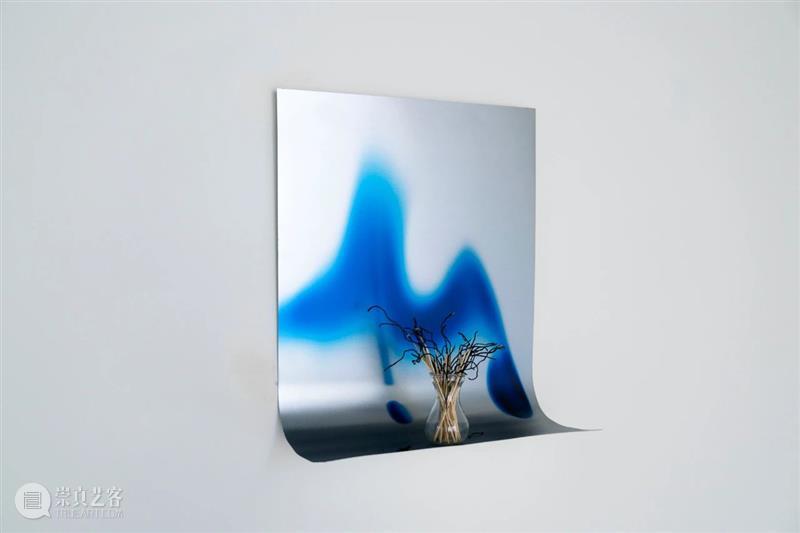 当前展览丨燃烬——陈萧伊「争执」展评 当前 陈萧伊 EXHIBITIONS 展厅 尽头 空间 火柴 花束 痕迹 材料 崇真艺客