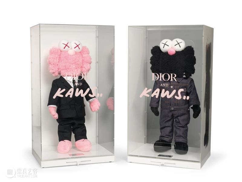 如日中天的艺术家：有关KAWS的十大要点 艺术家 KAWS 要点 作品 韩国 首尔石村 湖面 美国 纽约 梅西百货 崇真艺客