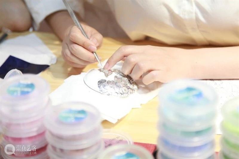 「松」工坊上新 | 感受珐琅之美,体验古老的金属着色工艺 珐琅 金属 工艺 工坊 色彩 烈焰 Felicia 果熟来禽 香盒 人们 崇真艺客