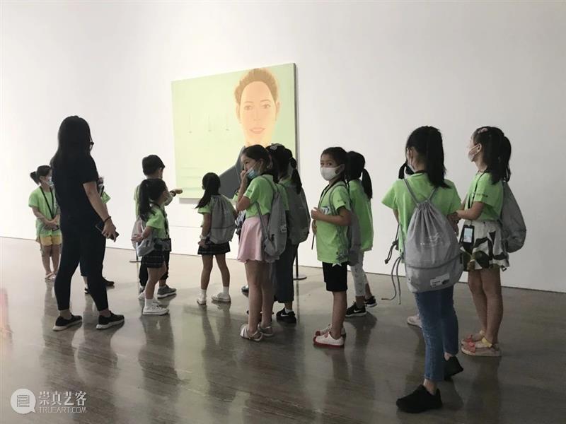 小小实习生们,带着今夏在复星艺术中心的美好回忆走向未来,勇敢自信地成长吧! 复星艺术中心 复星艺术中心 实习生们 未来 今夏 升级版 职业 活动 现场 帷幕 夏令营 崇真艺客