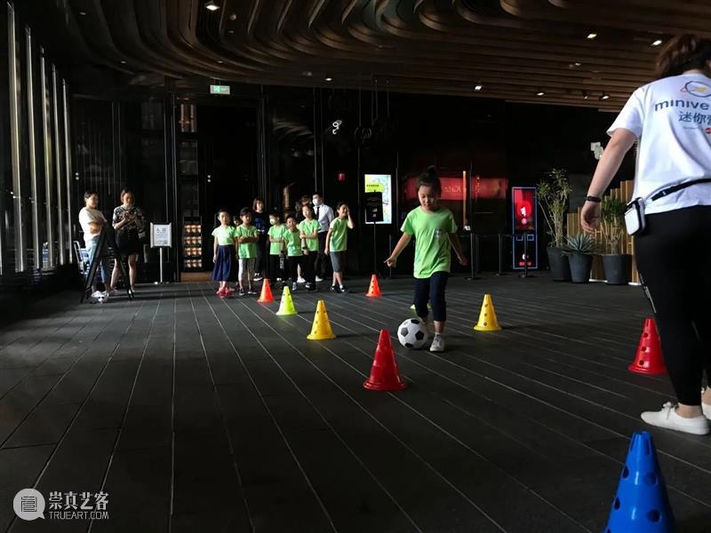 小小实习生们,带着今夏在复星艺术中心的美好回忆走向未来,勇敢自信地成长吧! 复星艺术中心 复星艺术中心 实习生们 未来 今夏 升级版 职业 活动 现场 帷幕 夏令营 崇真艺客