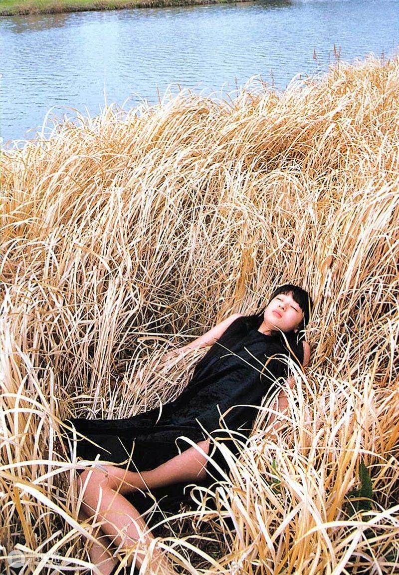 少女真是怎么拍都好看 少女 文章 公众 名利场 艺术 镜头 日后 稚气 筱山纪信 灵气 崇真艺客