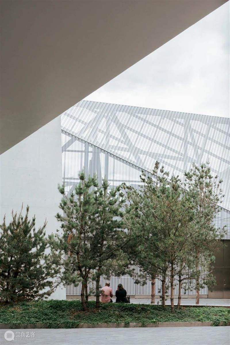14米高穿孔金属板，遮盖伦敦地下通风口 / Neiheiser Argyros 博文精选 ADCNews 金属板 伦敦 地下 通风口 格林威治 雕塑感 屏风 表皮 金属 立面 崇真艺客