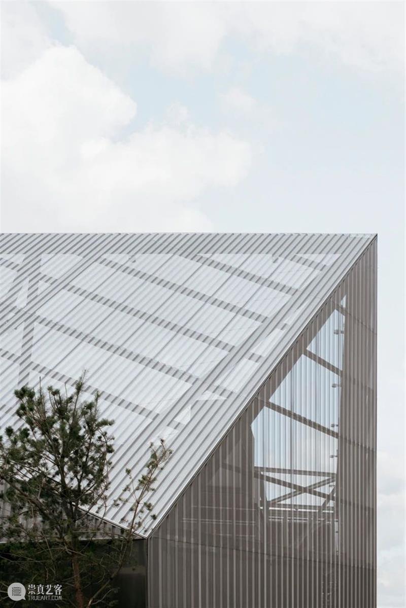 14米高穿孔金属板，遮盖伦敦地下通风口 / Neiheiser Argyros 博文精选 ADCNews 金属板 伦敦 地下 通风口 格林威治 雕塑感 屏风 表皮 金属 立面 崇真艺客