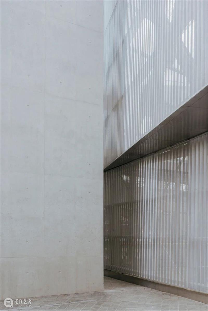 14米高穿孔金属板，遮盖伦敦地下通风口 / Neiheiser Argyros 博文精选 ADCNews 金属板 伦敦 地下 通风口 格林威治 雕塑感 屏风 表皮 金属 立面 崇真艺客