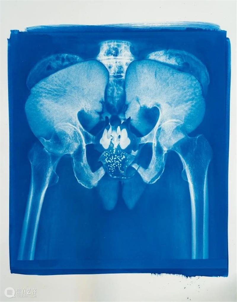 胡为一 ：“积聚与生成——2020上海当代艺术展”参展艺术家 艺术家 上海 艺术展 作品 Works 无痕 液晶显示器 铝合金 窗框 钢化玻璃 崇真艺客