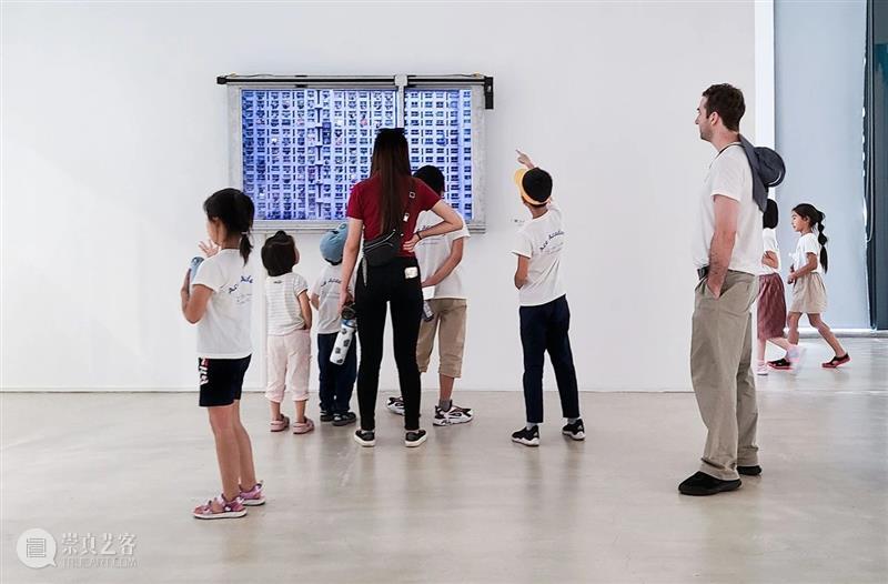 胡为一 ：“积聚与生成——2020上海当代艺术展”参展艺术家 艺术家 上海 艺术展 作品 Works 无痕 液晶显示器 铝合金 窗框 钢化玻璃 崇真艺客