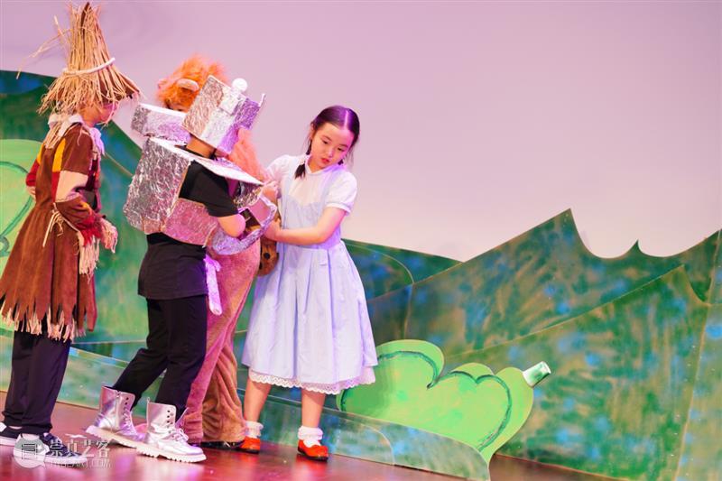 美术馆戏剧夏令营「绿野仙踪」完美落幕! 戏剧 绿野仙踪 美术馆 夏令营 音乐 舞台 演员们 绘本 朋友圈 小姑娘 崇真艺客
