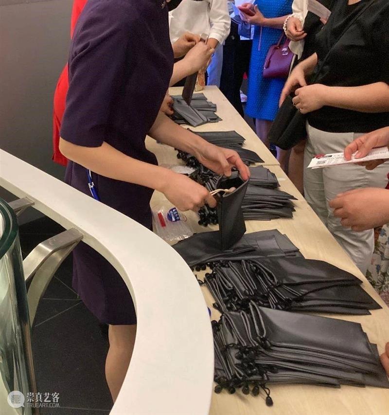 剧院人手记丨如此安静的演出,艺术家和观众也能互相成就 剧院 观众 安静 艺术家 手记 哥德堡 听众 朋友们 平时 现场 崇真艺客