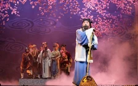 潘天：论戏曲舞台的捡场 戏曲 舞台 潘天 上方 中国舞台美术学会 右上 星标 本文 戏曲艺术 摘要 崇真艺客