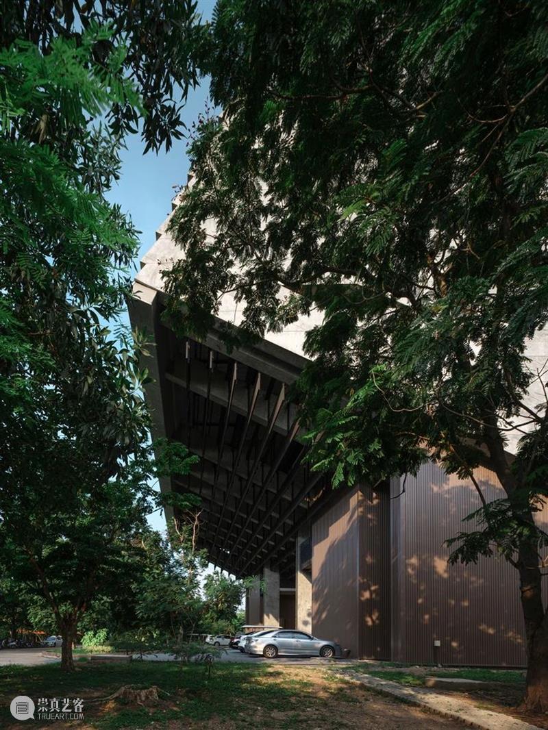 泰国农业部金禧年博物馆，‘倾倒’的大楼 / Plan Architect 大楼 泰国农业部金禧年博物馆 Studio 泰国农业部 金禧年博物馆 泰国 农业 技术 知识 项目 崇真艺客