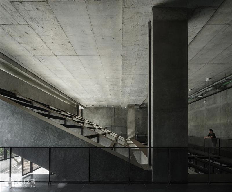 泰国农业部金禧年博物馆，‘倾倒’的大楼 / Plan Architect 大楼 泰国农业部金禧年博物馆 Studio 泰国农业部 金禧年博物馆 泰国 农业 技术 知识 项目 崇真艺客