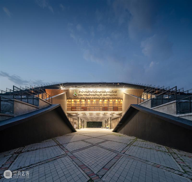 泰国农业部金禧年博物馆，‘倾倒’的大楼 / Plan Architect 大楼 泰国农业部金禧年博物馆 Studio 泰国农业部 金禧年博物馆 泰国 农业 技术 知识 项目 崇真艺客