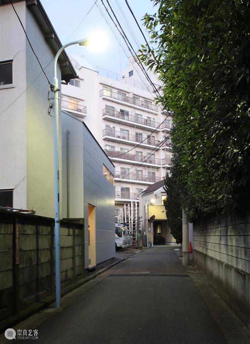 在东京闹市中‘乘风破浪’，天窗私宅 / 铃木理考建筑都市事务所 天窗 私宅 铃木理考建筑都市事务所 东京 闹市 乘风破浪 Yasuhiro 业主 五口之家 夫妇 崇真艺客