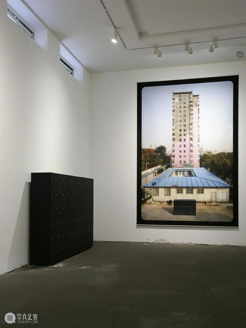 林大档案 | 展览: 悬在空中 浮于表面 林大 档案 表面 林大艺术中心 活动 文献 出版物 作品 历史 艺术 崇真艺客