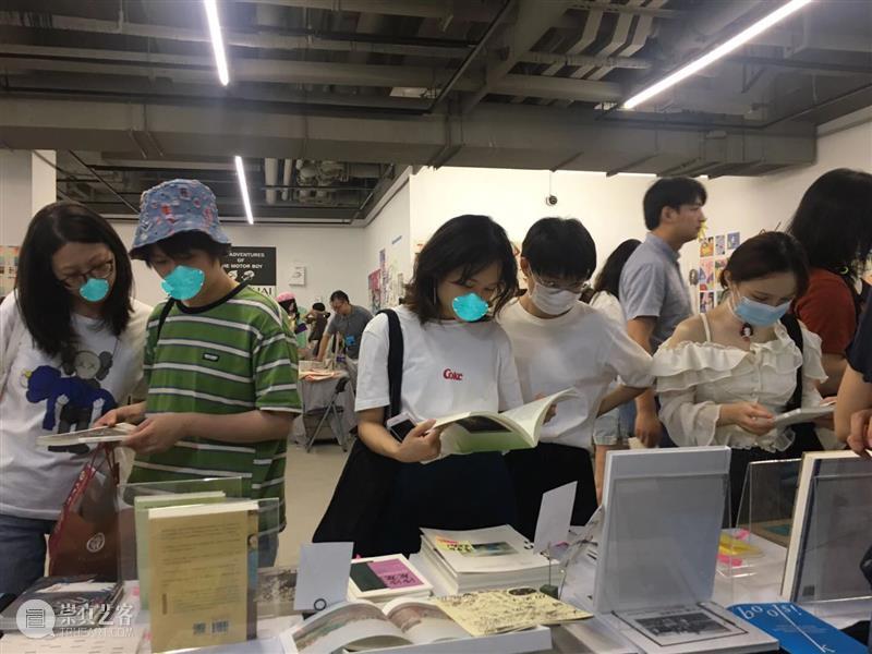 中间美术馆参与2020上海艺术书展回顾 书展 中间美术馆 上海 艺术 现场 展位 OCAT abC 书友 机会 崇真艺客
