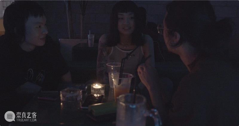 A4青年 | 暴雨天，我们去和几个成都的青年人聊了聊（下） 暴雨 青年人 成都 青年 顺江路 café whatever 玻璃门 空间 视线 崇真艺客