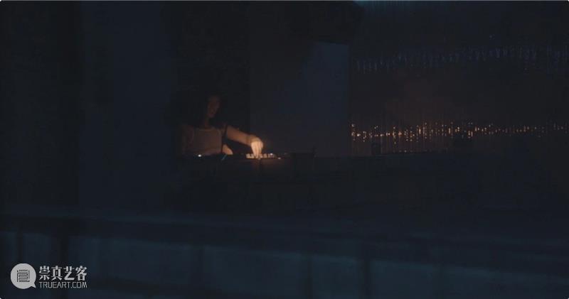 A4青年 | 暴雨天，我们去和几个成都的青年人聊了聊（下） 暴雨 青年人 成都 青年 顺江路 café whatever 玻璃门 空间 视线 崇真艺客