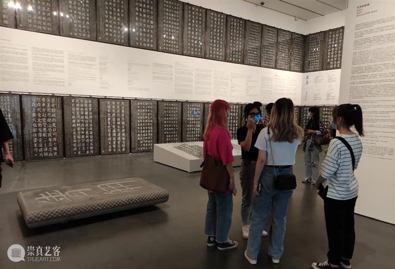 武汉设计工程学院学子发现了一场当代艺术盛宴 艺术 武汉设计工程学院 学子 盛宴 凉风 底气 余晖 落叶 武汉 局势 崇真艺客