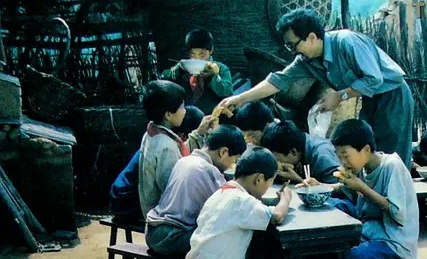 在你的学生生涯中，是否也遇见过这样的老师？ 老师 生涯 学生 博君 师生关系 电影 主题 温馨 师生 情谊 崇真艺客