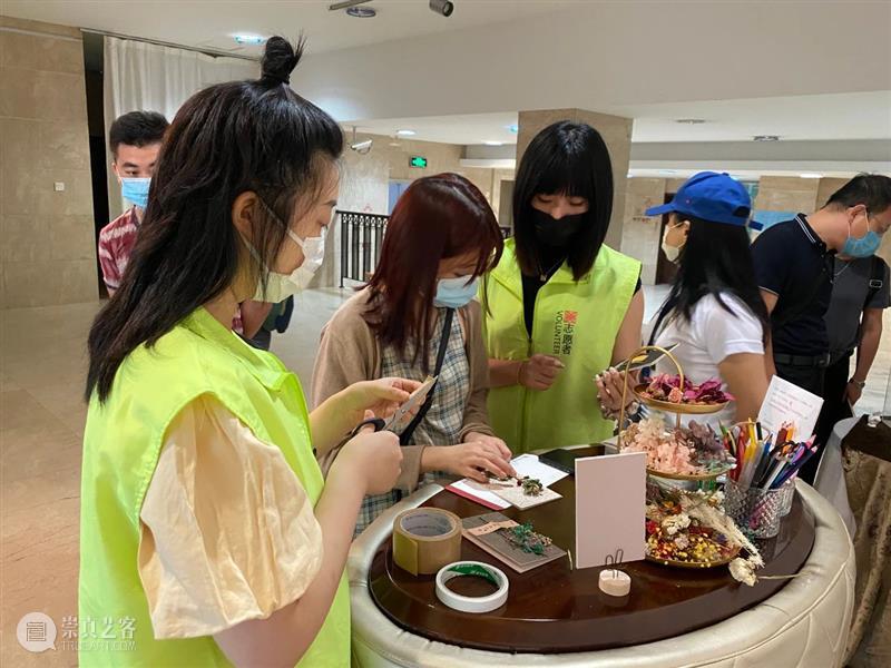公教活动现场 | 教师节特辑 活动 现场 公教 特辑 武汉美术馆 人物 手作 贺卡 教师 观众 崇真艺客