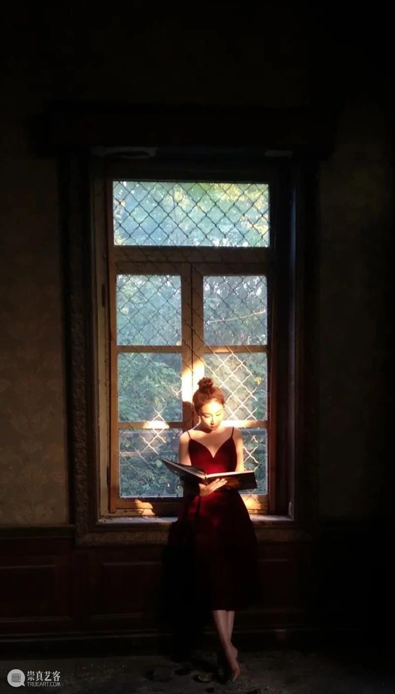 镜子，红书与光  | 镜像中的张璇与画 镜子 张璇 镜像 光Mirror Red Book and Light 个展 策展人 崇真艺客