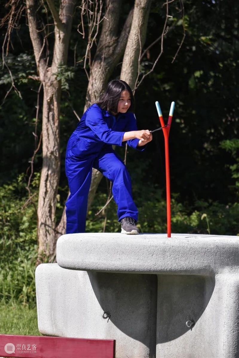 散落的混凝土‘玩具’，格雷森青少年教育玩乐实验室 / Matter Design 视频资讯 ADCNews 格雷森 混凝土 玩具 青少年教育玩乐实验室 Brandon 青少年 实验室 游戏 中学教育 建筑 崇真艺客