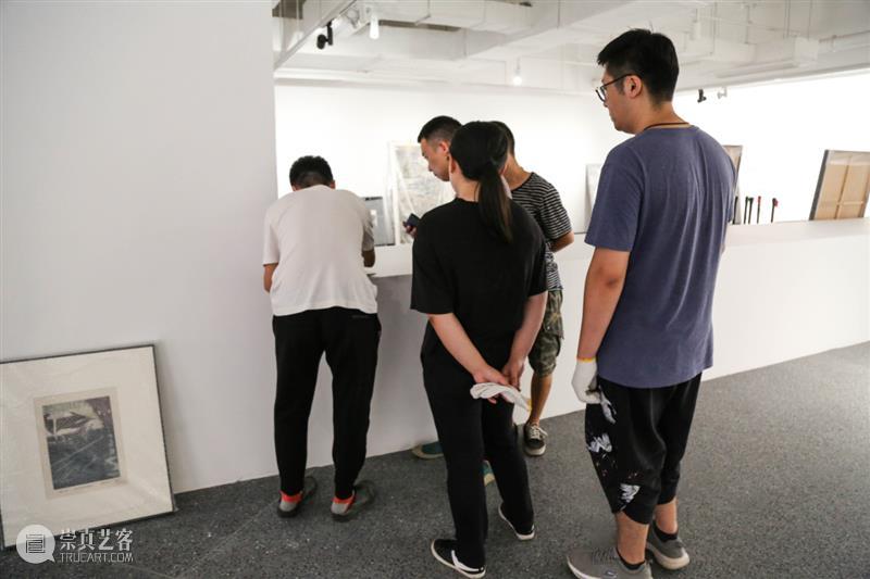 明日开幕|回漪·展觐——西安美术学院版画60年文献展 展觐 西安美术学院 版画 文献展 回漪 布展 现场 主办单位 中国美术家协会版画艺术委员会 西安美术馆 崇真艺客