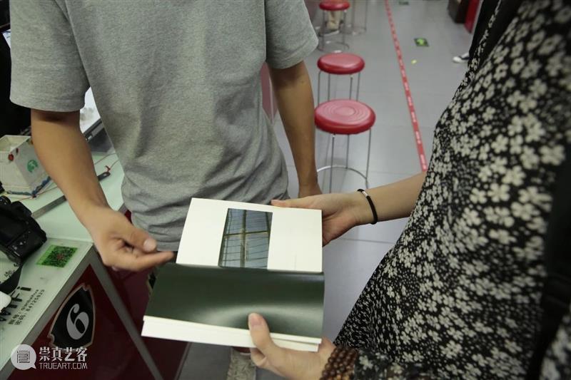 线下工坊回顾 | 摄影创作在书籍和输出中的呈现 工坊 书籍 三影堂摄影奖 艺术家 柳川 白杉 课程 学员们 图片 纸张 崇真艺客