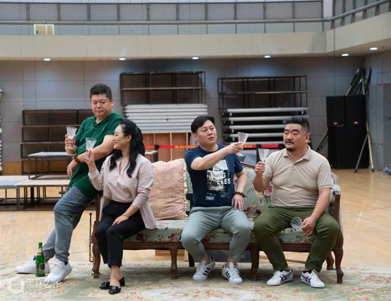 今晚直播 | 在《艺术家生涯》的歌声中 听爱恨悲喜 品百态人生 视频资讯 古典音乐频道 艺术家生涯 歌声 悲喜 百态 人生 岁月 情感 纠葛 青春韶华 爱情 崇真艺客