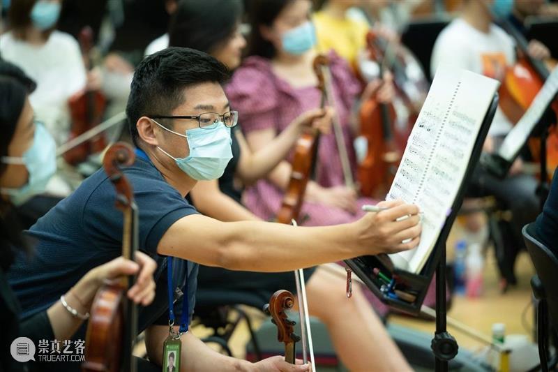 今晚直播 | 在《艺术家生涯》的歌声中 听爱恨悲喜 品百态人生 视频资讯 古典音乐频道 艺术家生涯 歌声 悲喜 百态 人生 岁月 情感 纠葛 青春韶华 爱情 崇真艺客