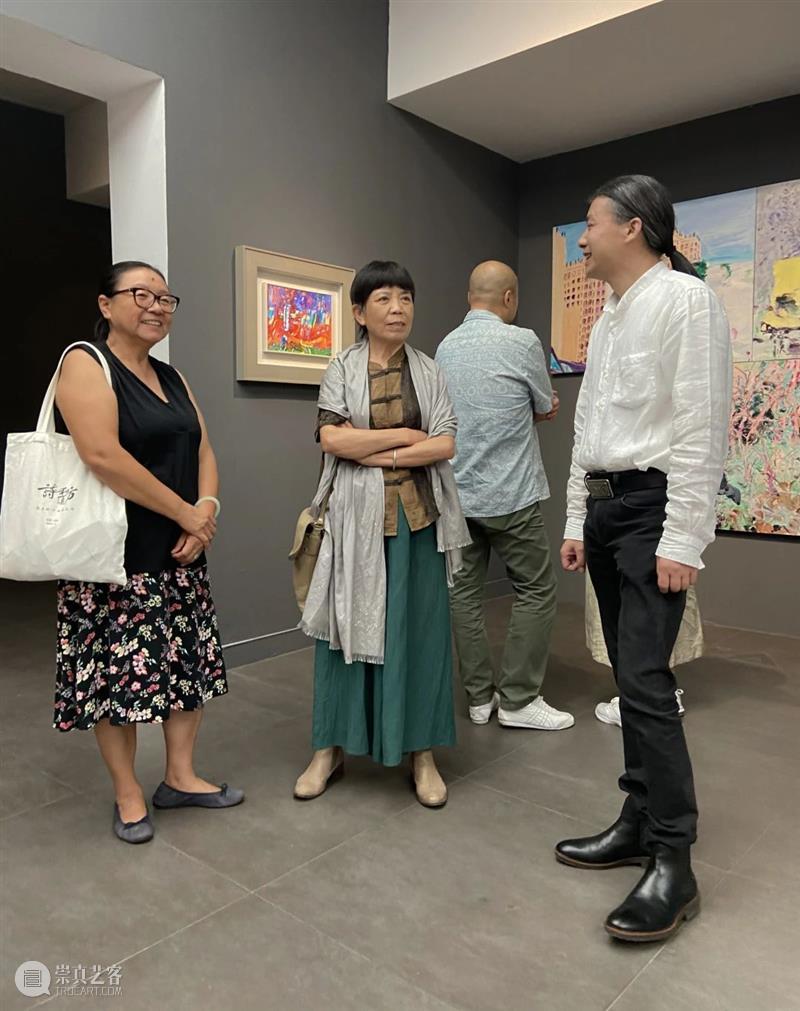 “谁的手指？指向哪里？——焦小健新作展”开幕式全记录 手指 焦小健 新作展 开幕式 艺术 杭州人可艺术中心 帷幕 同济大学 中国美术学院 教授 崇真艺客