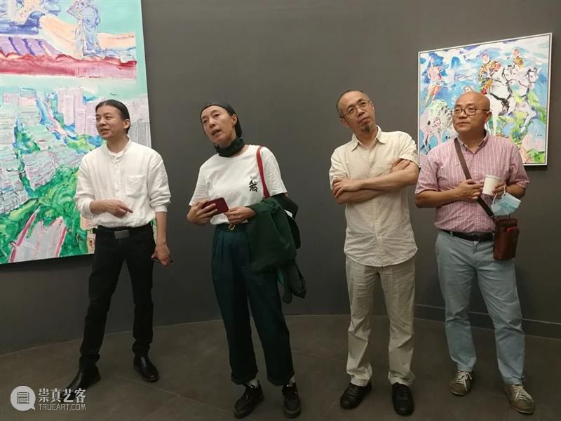 “谁的手指？指向哪里？——焦小健新作展”开幕式全记录 手指 焦小健 新作展 开幕式 艺术 杭州人可艺术中心 帷幕 同济大学 中国美术学院 教授 崇真艺客