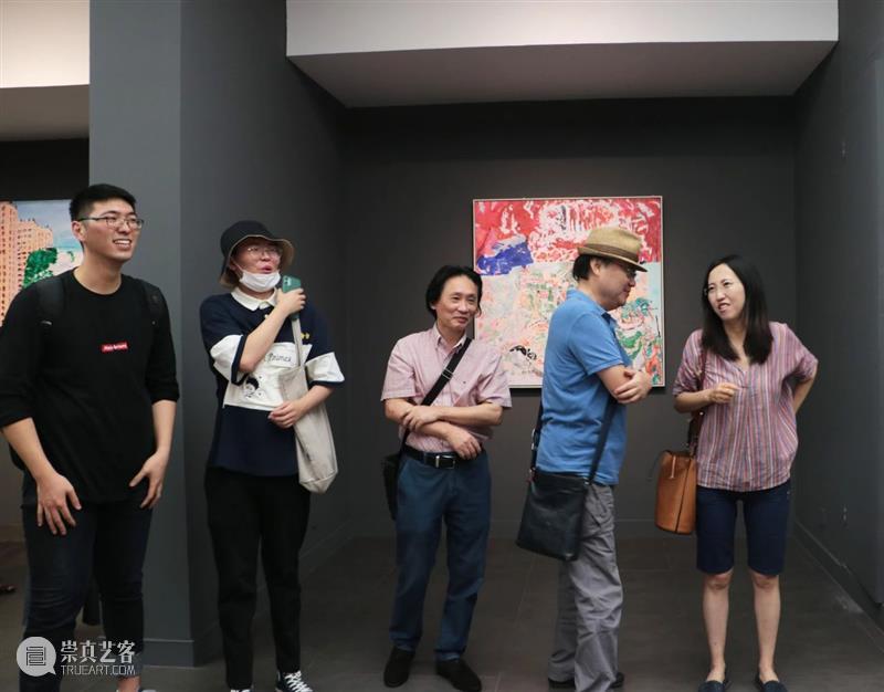 “谁的手指？指向哪里？——焦小健新作展”开幕式全记录 手指 焦小健 新作展 开幕式 艺术 杭州人可艺术中心 帷幕 同济大学 中国美术学院 教授 崇真艺客