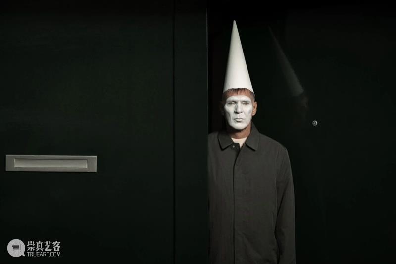 云游工作室｜埃文·奥拉夫  DANYSZ BACKSTAGE｜Erwin Olaf​ 云游工作室 埃文 Olaf 唐妮 画廊 板块 镜头 荷兰阿姆斯特丹 艺术家 奥拉夫 崇真艺客